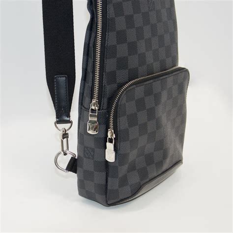 Products by Louis Vuitton: Avenue Slingbag